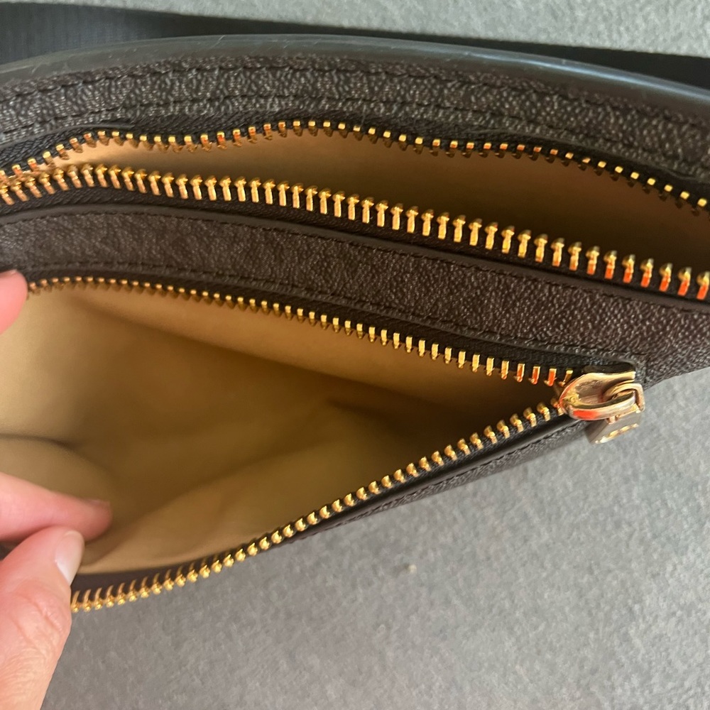 Michael Kors faux leather belt bag - Picture 5 of 6